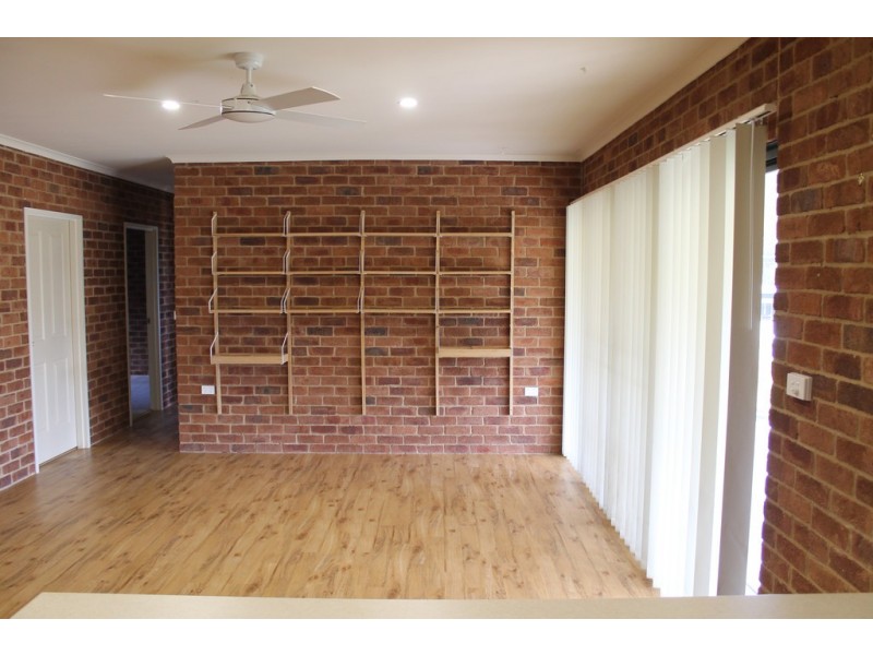 9 Randall Place, Condobolin NSW 2877
