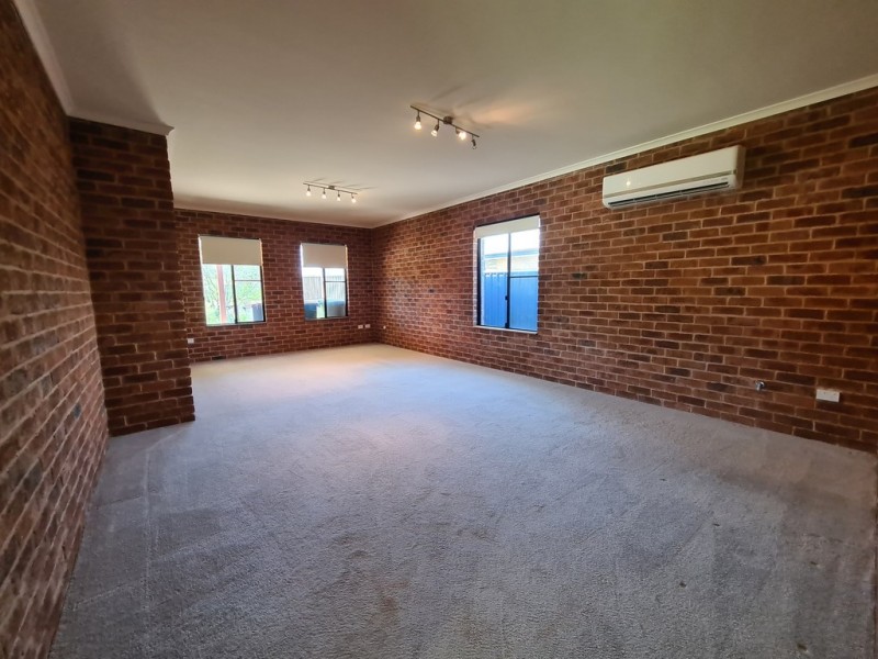 9 Randall Place, Condobolin NSW 2877