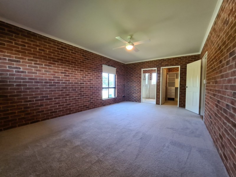 9 Randall Place, Condobolin NSW 2877