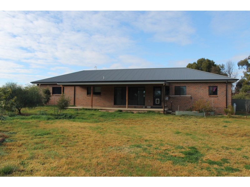 9 Randall Place, Condobolin NSW 2877