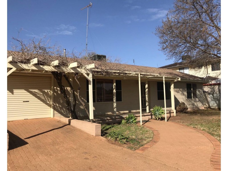 63 Farrer Street, Parkes NSW 2870