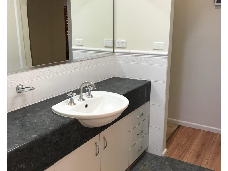 63 Farrer Street, Parkes NSW 2870