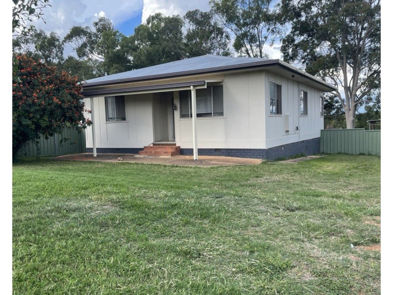 5 Hodges Street, Parkes NSW 2870