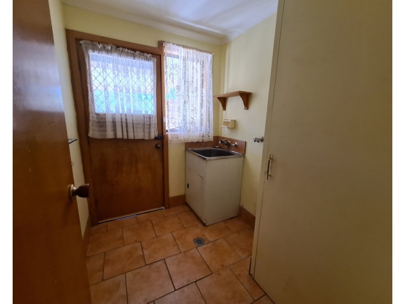 27 Moor Street, Parkes NSW 2870