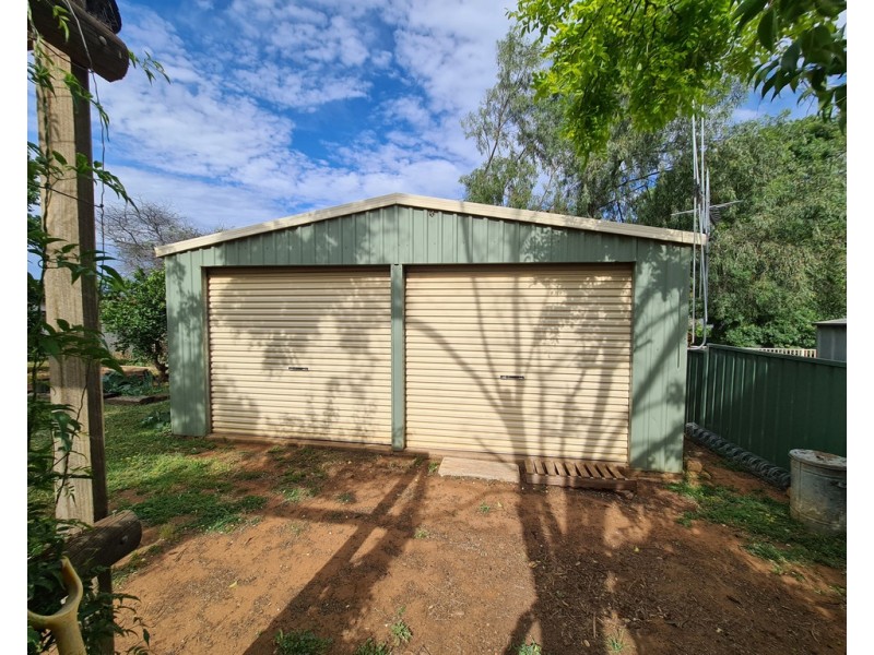 27 Moor Street, Parkes NSW 2870