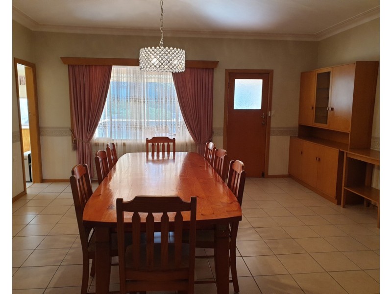 22 Mengarvie Road, Parkes NSW 2870