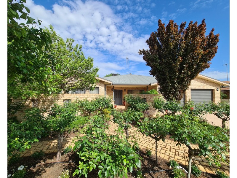 18 Lawson Street, Parkes NSW 2870