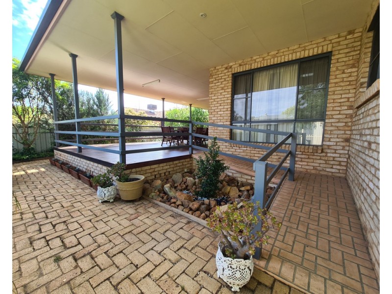 18 Lawson Street, Parkes NSW 2870