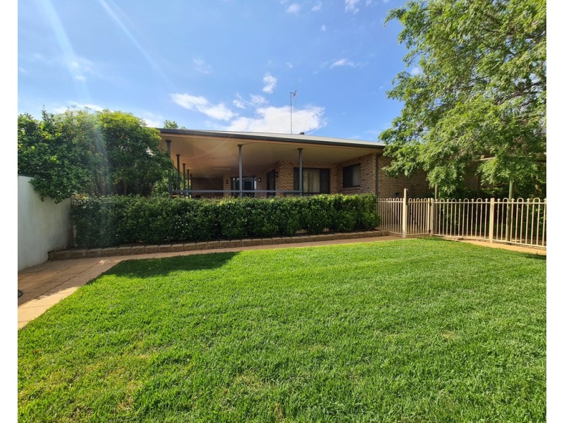 18 Lawson Street, Parkes NSW 2870