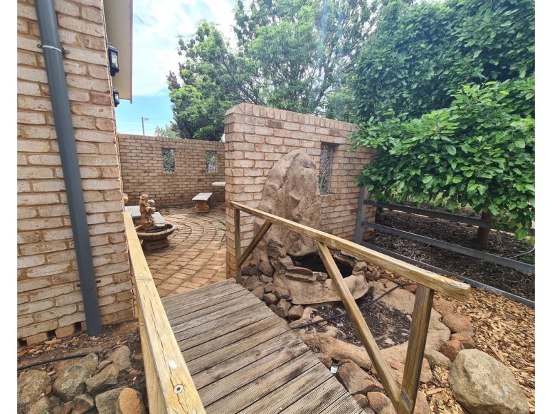 18 Lawson Street, Parkes NSW 2870