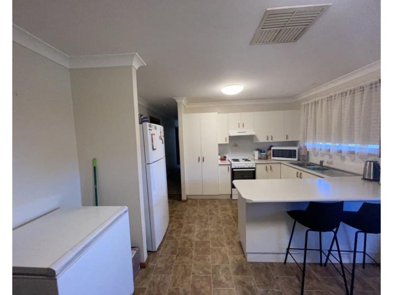 15 Flinders Street, Parkes NSW 2870