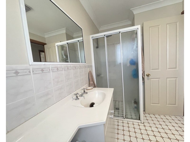 15 Flinders Street, Parkes NSW 2870