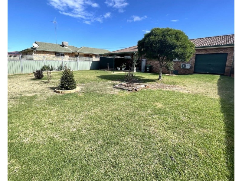 15 Flinders Street, Parkes NSW 2870