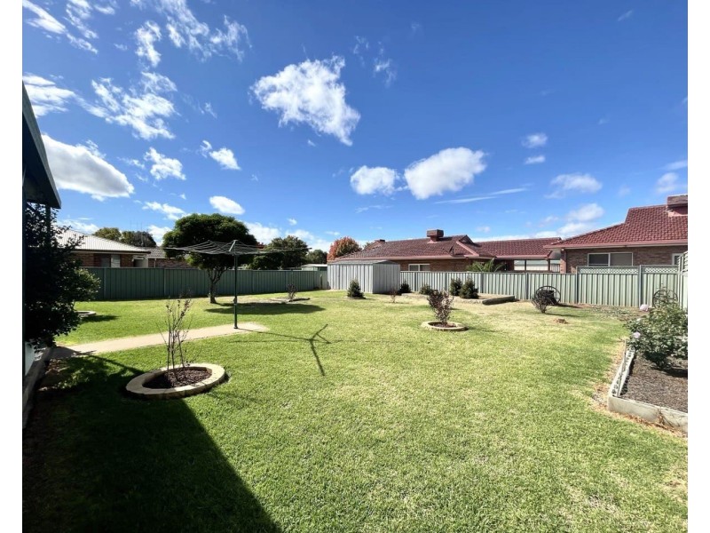 15 Flinders Street, Parkes NSW 2870