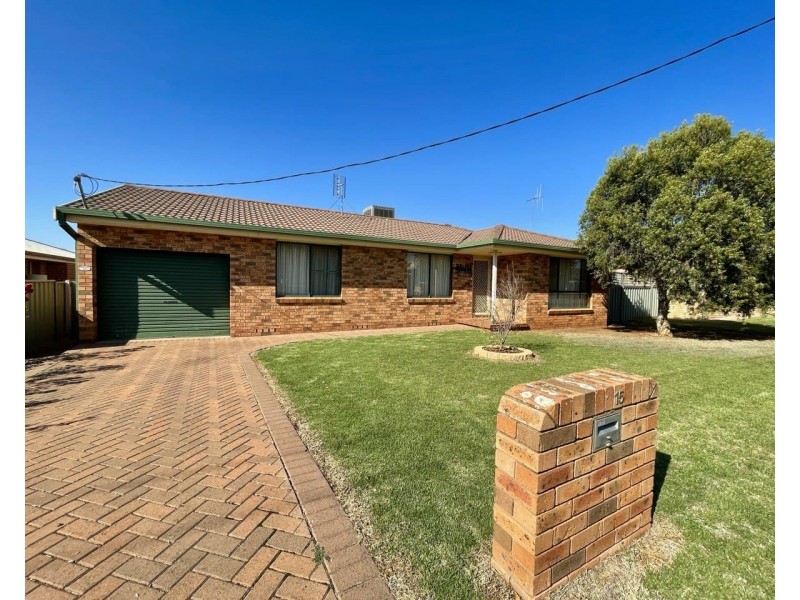 15 Flinders Street, Parkes NSW 2870