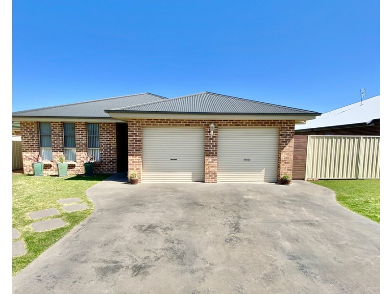 5 Dunstan Close, Forbes NSW 2871