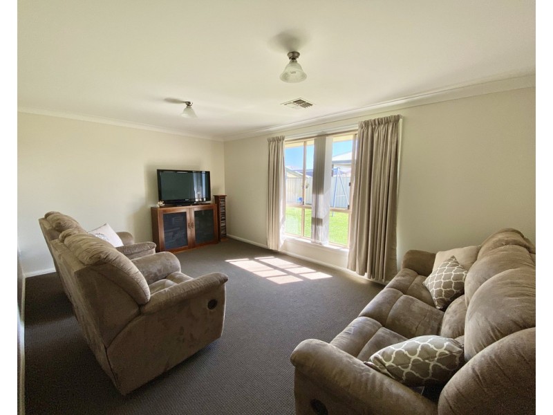 5 Dunstan Close, Forbes NSW 2871