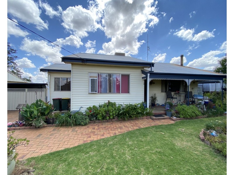 13 Crouch Street, Condobolin NSW 2877