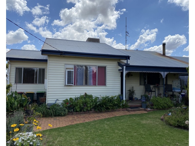 13 Crouch Street, Condobolin NSW 2877