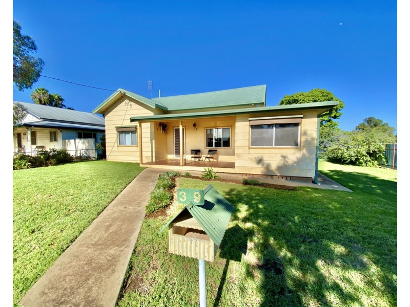 39 Flint Street, Forbes NSW 2871