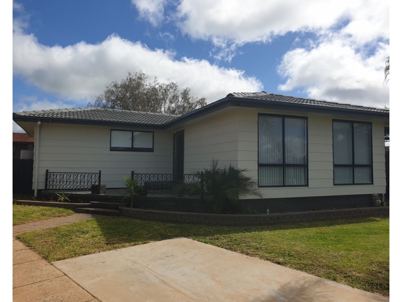 31 Westcott Crescent, Parkes NSW 2870