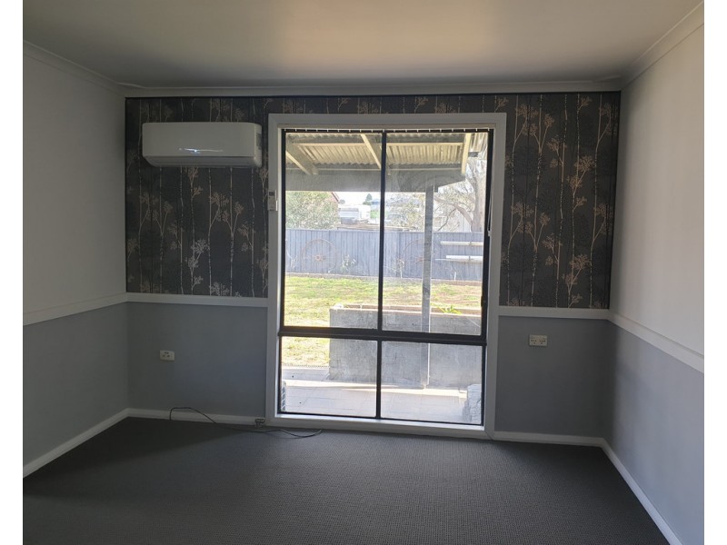 31 Westcott Crescent, Parkes NSW 2870