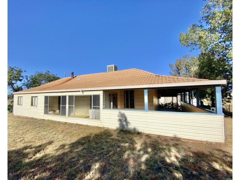 158 Derribong Street, Peak Hill NSW 2869