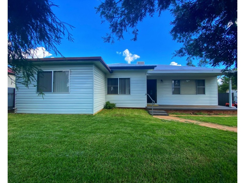 12 Alldis Street, Condobolin NSW 2877