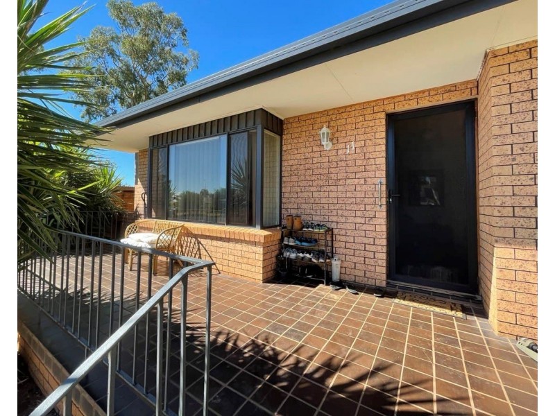 11 Hodges Street, Parkes NSW 2870