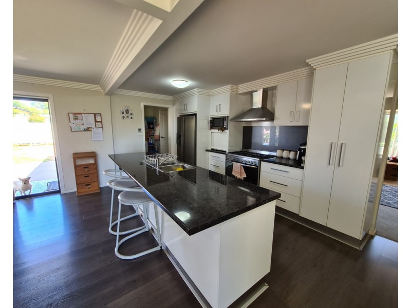 11 Hodges Street, Parkes NSW 2870