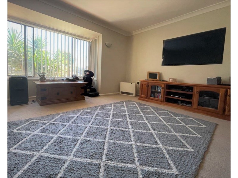 11 Hodges Street, Parkes NSW 2870