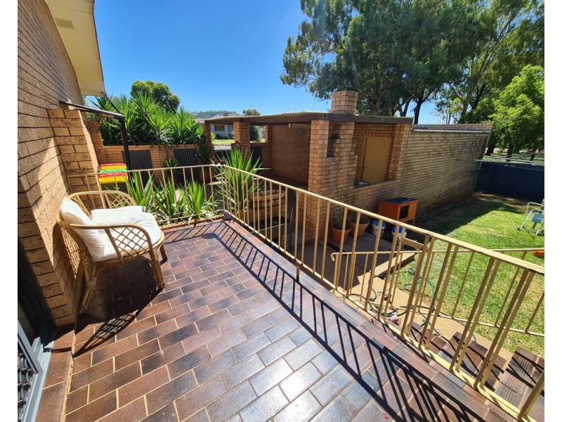 11 Hodges Street, Parkes NSW 2870