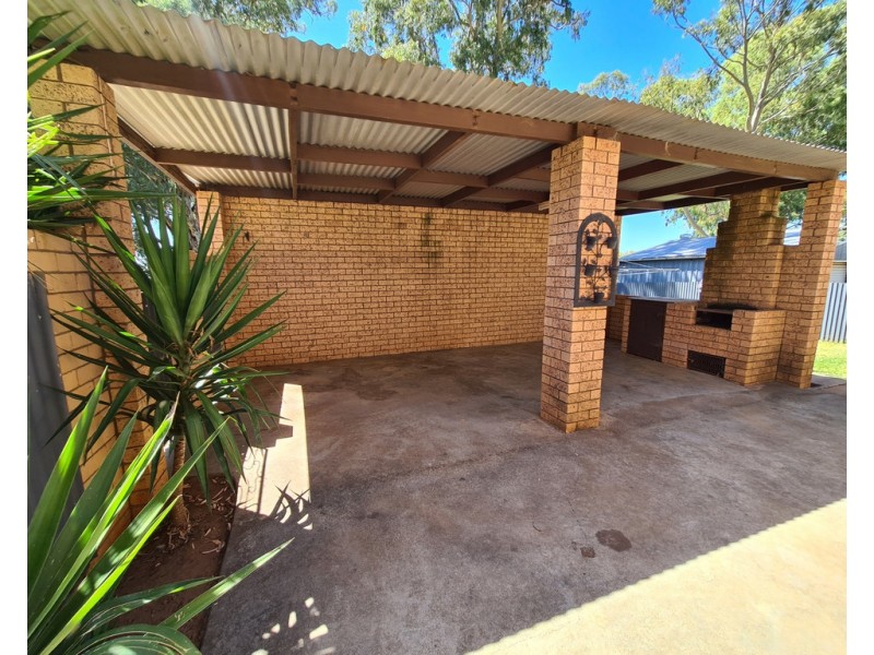 11 Hodges Street, Parkes NSW 2870