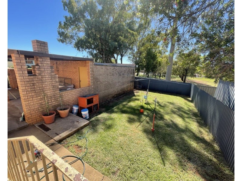 11 Hodges Street, Parkes NSW 2870