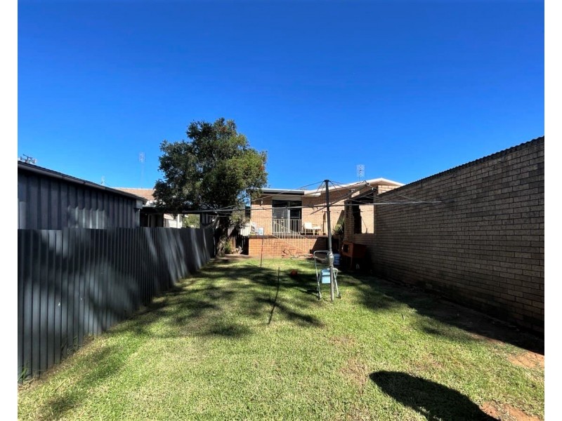11 Hodges Street, Parkes NSW 2870