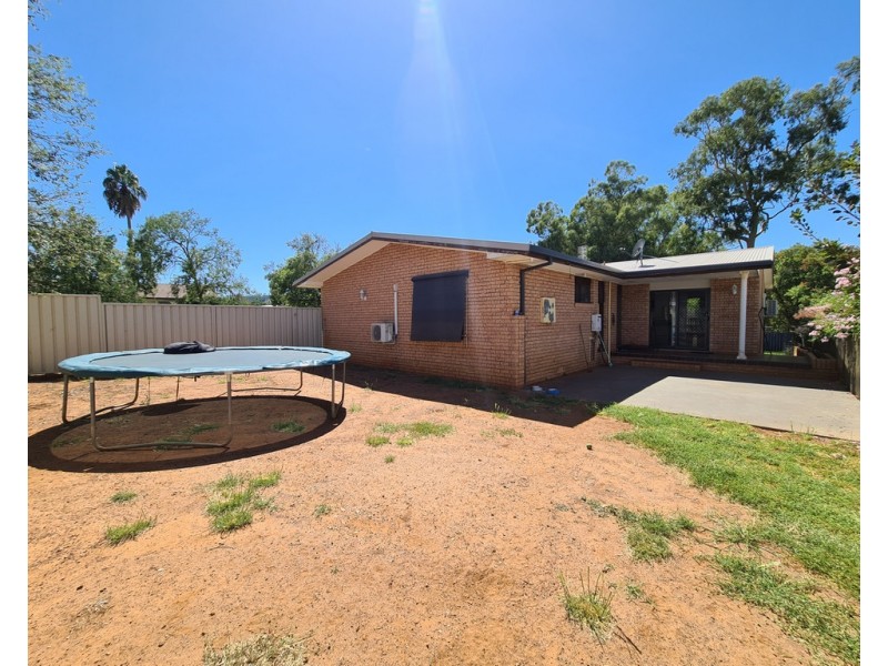 11 Hodges Street, Parkes NSW 2870