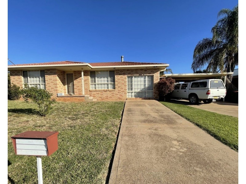 59 Medlyn  Street, Parkes NSW 2870