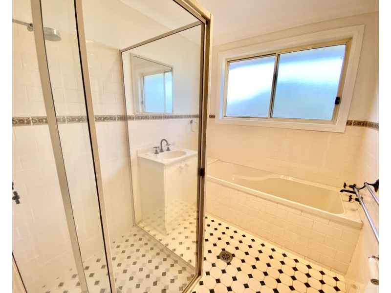 9 Mimosa Road, Parkes NSW 2870