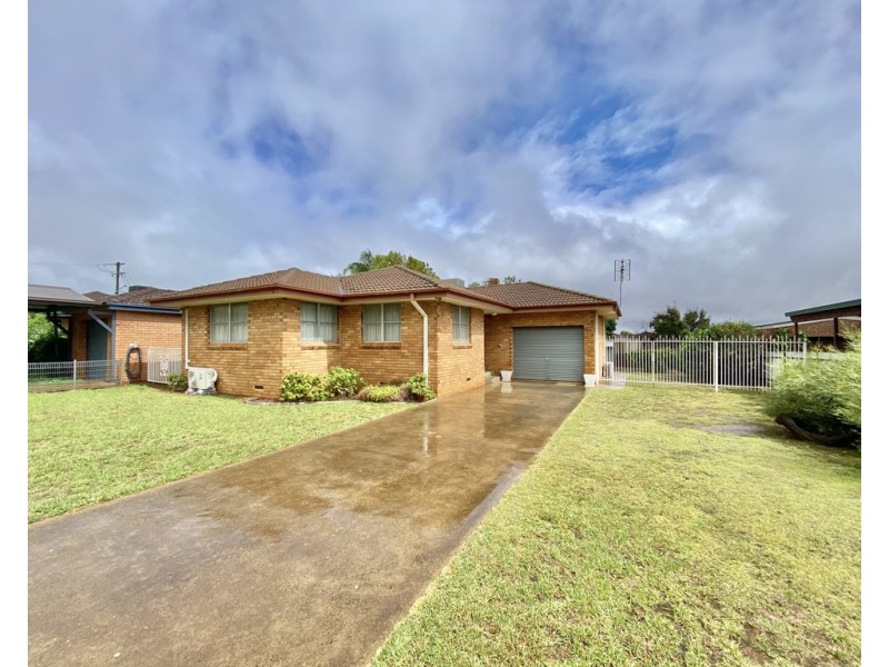 2 Honeysuckle Street, Forbes NSW 2871