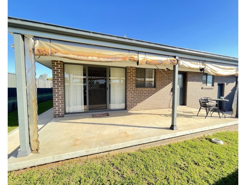 3/8 Clancy Place, Parkes NSW 2870