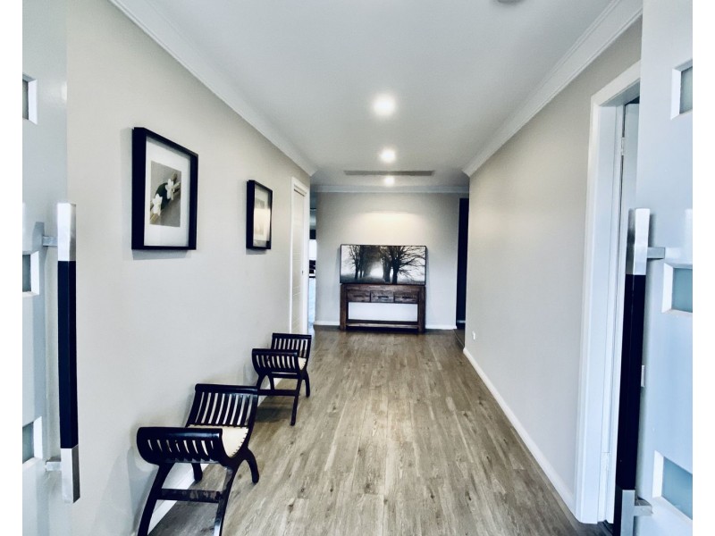 5 Prospector Ave, Parkes NSW 2870