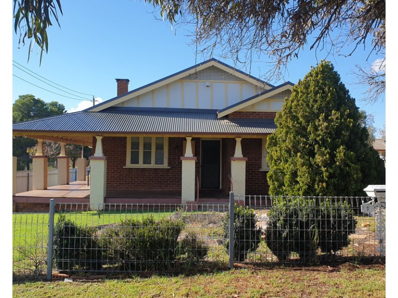 1 Keast Street, Parkes NSW 2870