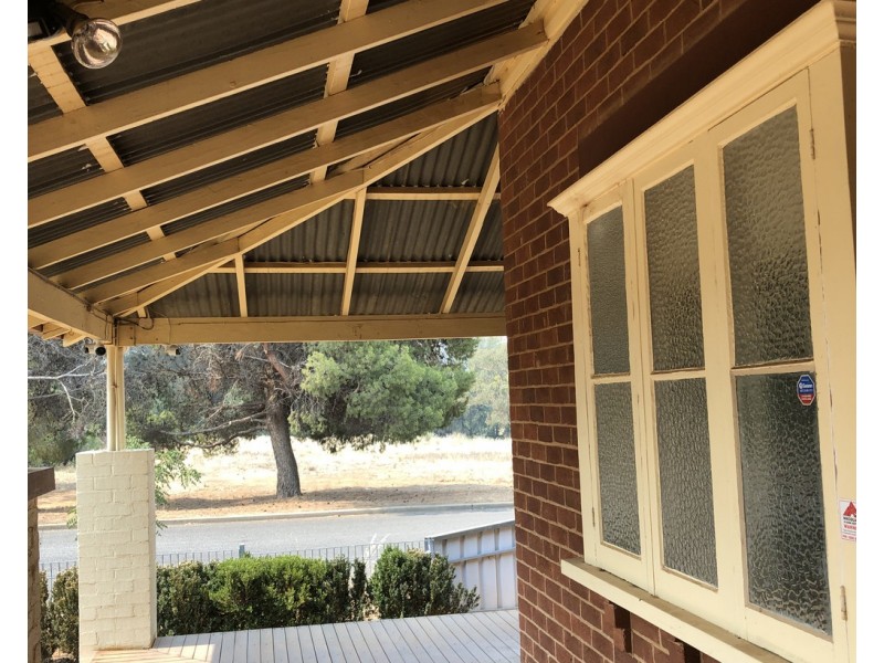 1 Keast Street, Parkes NSW 2870