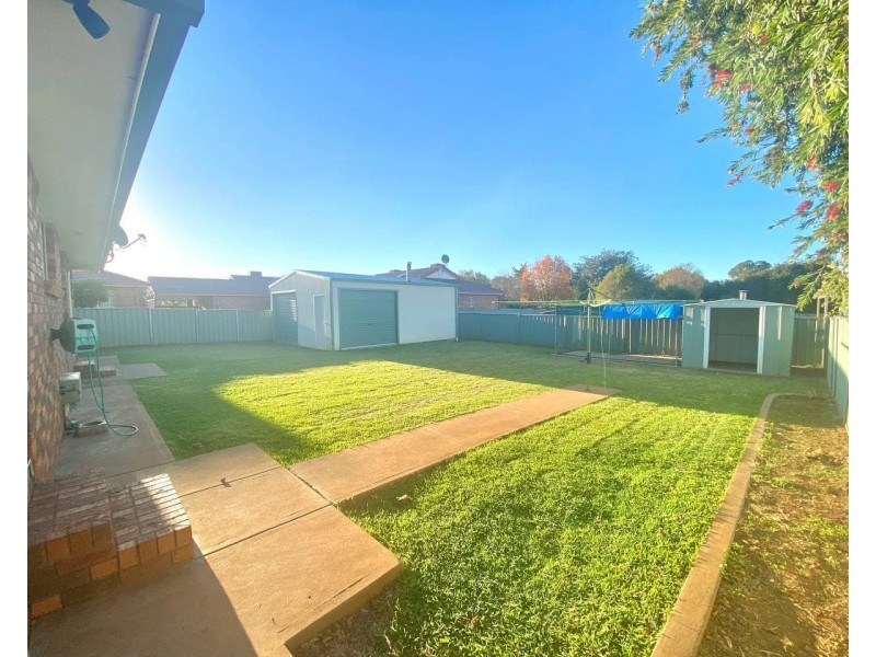 19 Ebelina Crescent, Parkes NSW 2870