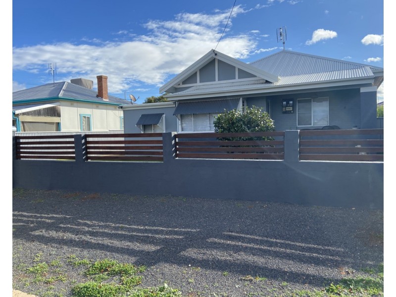 4 Armstrong Street, Parkes NSW 2870