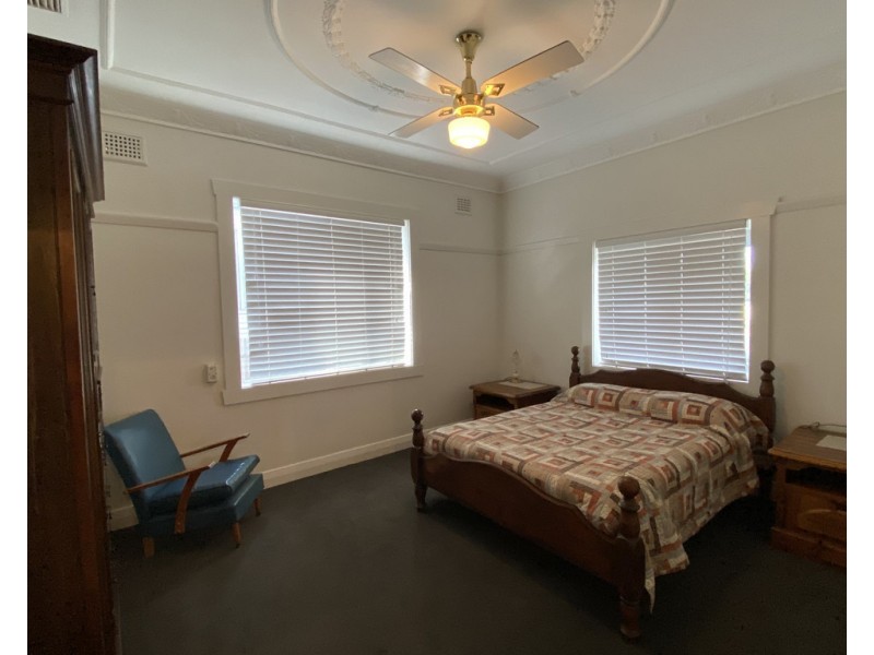 4 Armstrong Street, Parkes NSW 2870