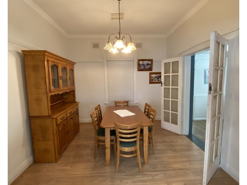 4 Armstrong Street, Parkes NSW 2870