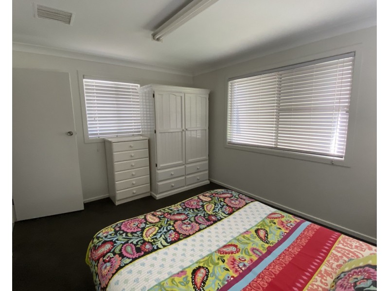 4 Armstrong Street, Parkes NSW 2870