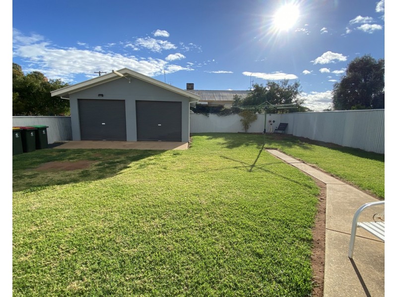 4 Armstrong Street, Parkes NSW 2870
