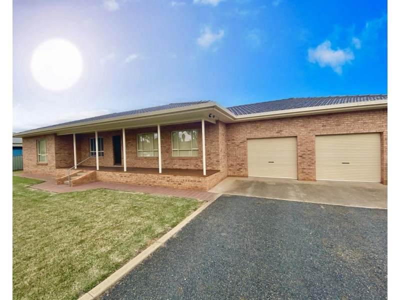 25 Bathurst Street, Forbes NSW 2871